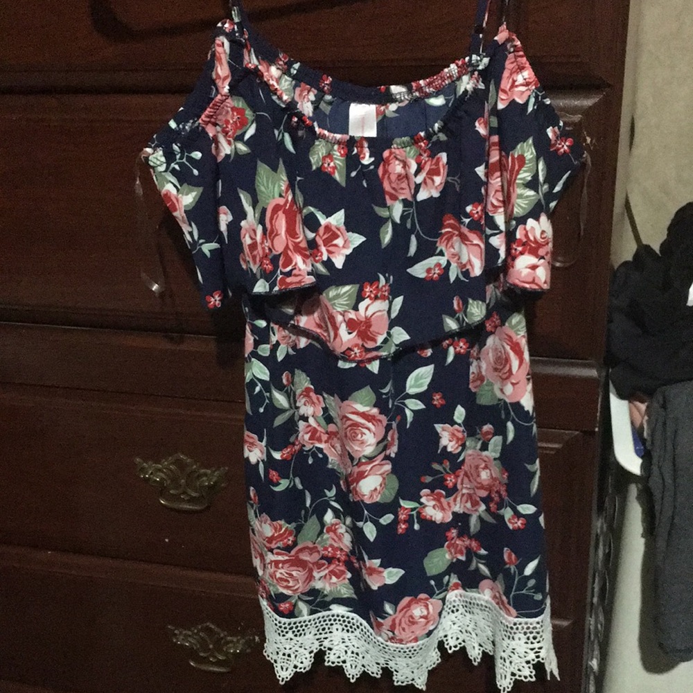 Floral print blouse sleeveless with spaghetti straps and lace at bottom